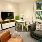 1 Bedroom Flat In Knightsbridge