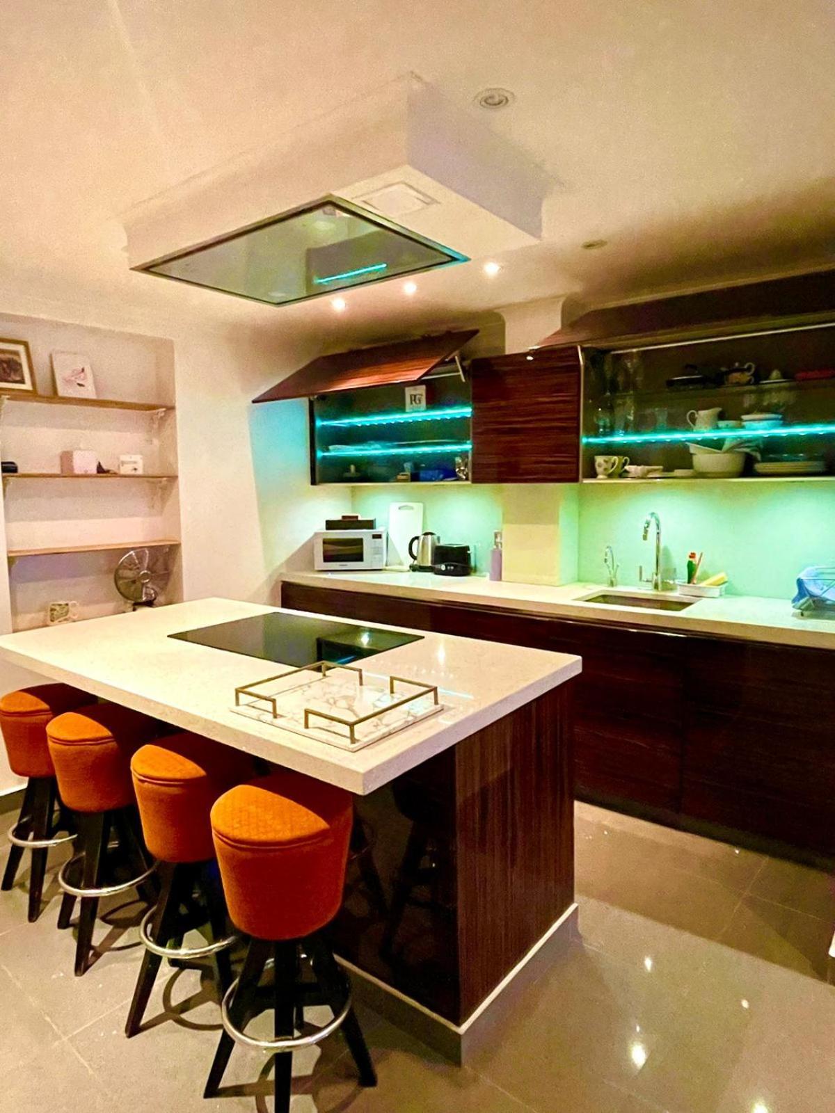 1 Bedroom Flat In Knightsbridge *