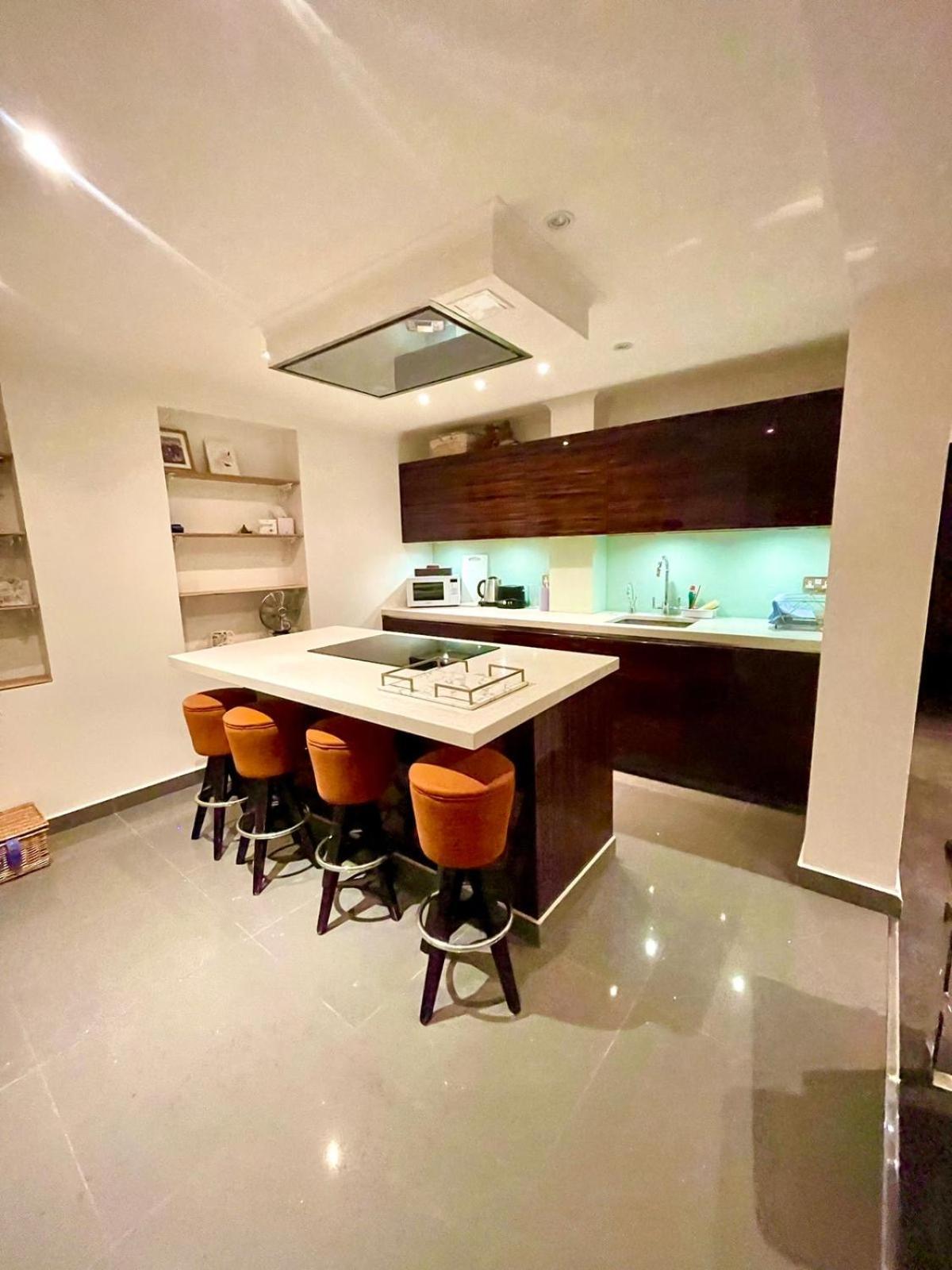 Appartamento 1 Bedroom Flat In Knightsbridge Londra